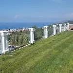 Fontana Villa
