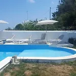 Fontana Villa *