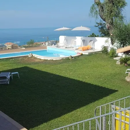 Fontana Villa *