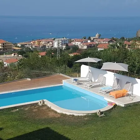 Fontana Villa *