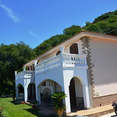 Fontana Villa