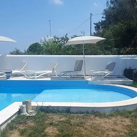 Fontana Villa *